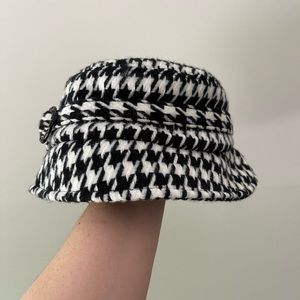 Y2K Black and white houndstooth bucket hat